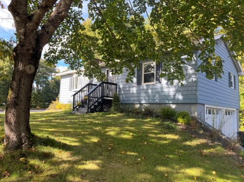6 Garden St, Wells, ME 04090-5950
