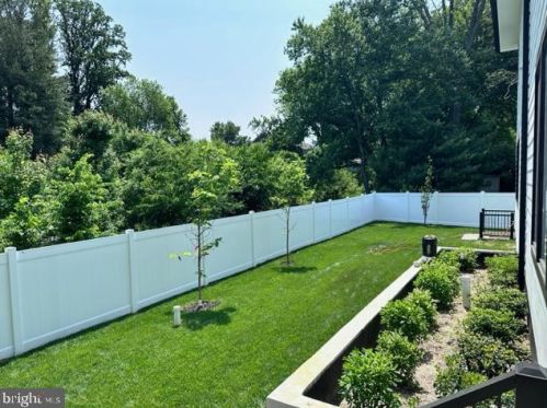 7203 Sonnet Ct, Falls Church, VA 22043-1150