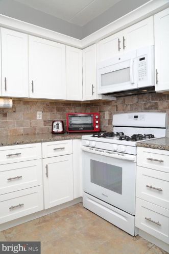 207 Valleybrook Dr, Lancaster PA  17601-4623 exterior