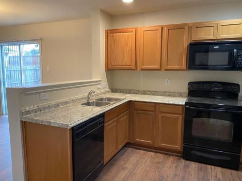 10504 Park City Trl, Fort Worth, TX 76140-6598