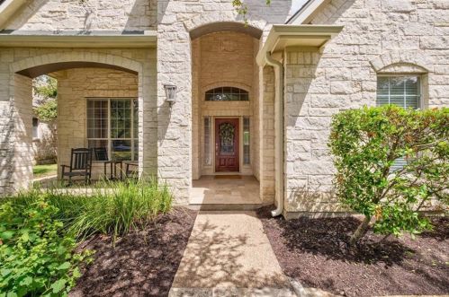 7904 Crandall Rd, Austin TX  78739-1910 exterior