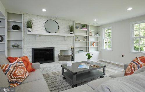 2405 Blue Valley Dr, Silver Spring MD 20904-5206 exterior