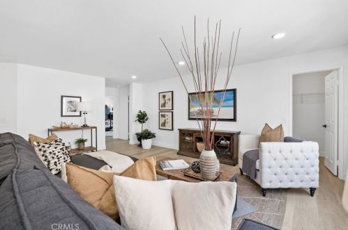 7 Rhode Is, Irvine CA  92606-1755 exterior