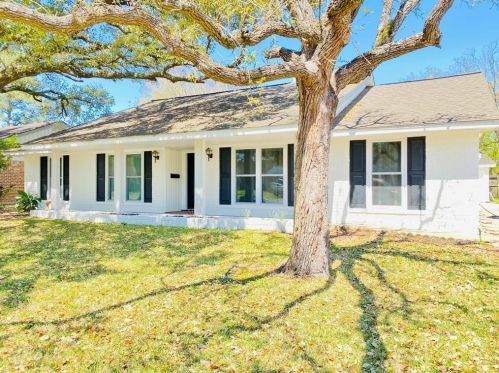 10439 Collingswood Rd, Morgans Point, TX 77571-4221