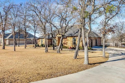 104 Birdie Dr, Lipan, TX 76462-2910