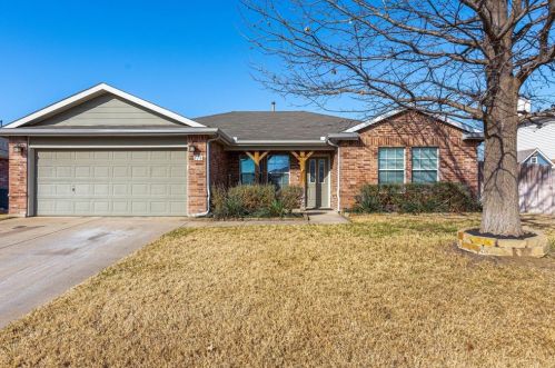 616 Mallard Dr, Fort Worth, TX 76131-8802