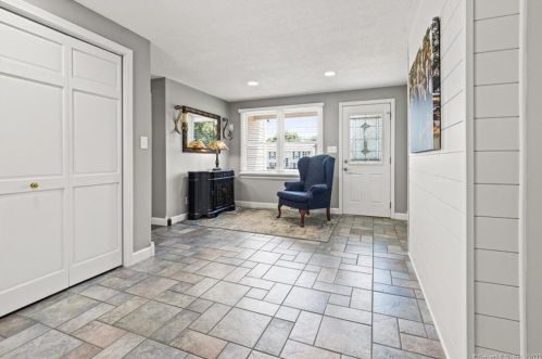 309 Pilgrim Ln, Southington, CT 06489-1328