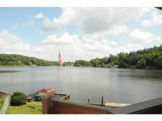 37 Bay St, Goffstown, NH 03045-2635