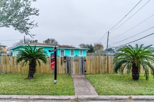 5712 Stewart Ave, Galveston, TX 77551-4364