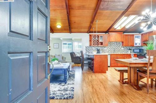 2038 Boca Raton St, Hayward, CA 94545-3532