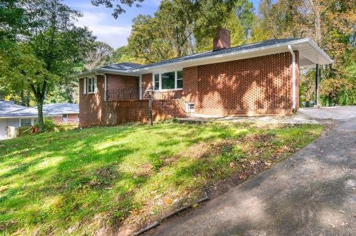 2763 Baker Ridge Dr, Atlanta GA  30318-7258 exterior