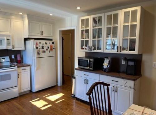 131 Strawberry Hill Ave, Norwalk CT  06851-5930 exterior