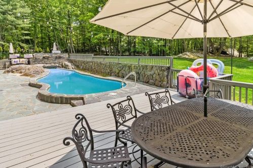 19 Heronvue Rd, Greenwich, CT 06831-2906