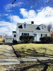 606 4th St, Hoopeston, IL 60942-1810
