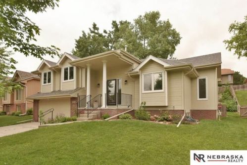 2616 Blackhawk Dr, Bellevue, NE 68123-3706