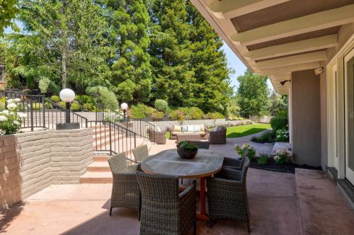 11555 Arroyo Oaks Dr, Los Altos CA 94024-6527 exterior