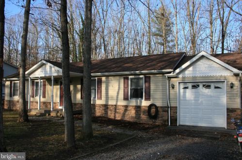 111 Northwood Cir, Cross Junction, VA 22625-2533