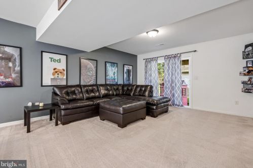 319 Devon Dr, Lancaster PA  17603-4609 exterior