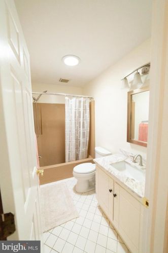 102 Suncrest Rd, Lancaster PA  17601-4834 exterior