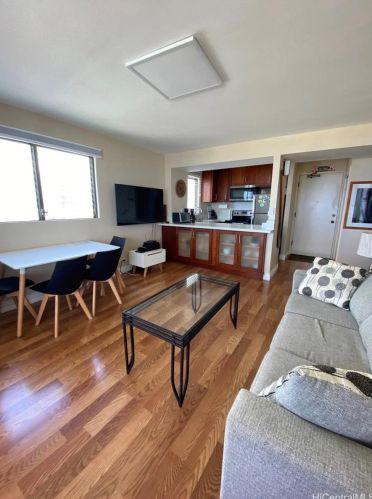 2240 Kuhio Ave, Honolulu HI  96815-2898 exterior