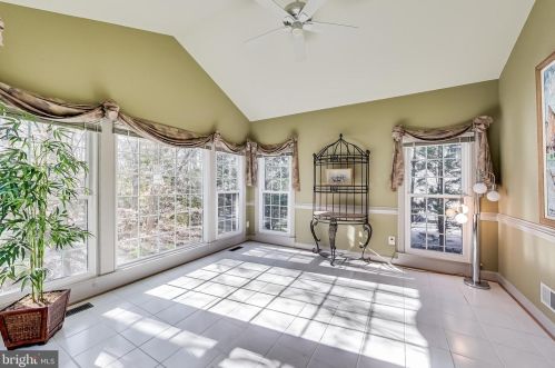 6420 Lake Meadow Dr, Springfield VA  22015-3927 exterior