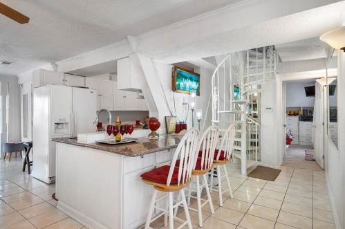21239 Gulf Dr, Galveston, TX
