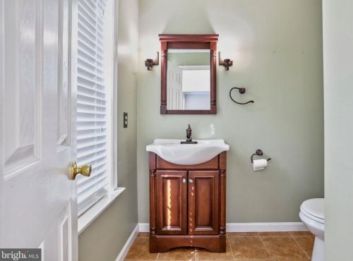 510 Crosswinds Dr, Charles Town WV  25414-3942 exterior