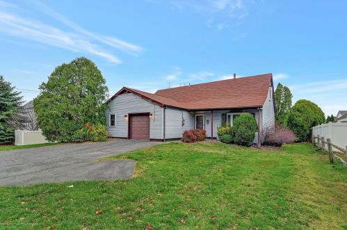 204 Bethany Rd, Hazlet, NJ 07730-1126