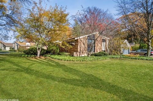 1133 Sherwood Rd, Glenview, IL 60025-3256