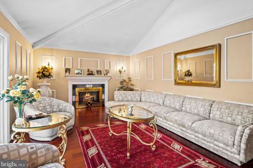 16 Ronit Dr, Trenton NJ 08628-2225 exterior