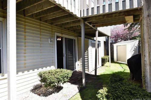 319 Mitchell Ave, Cheshire CT  06410-4126 exterior