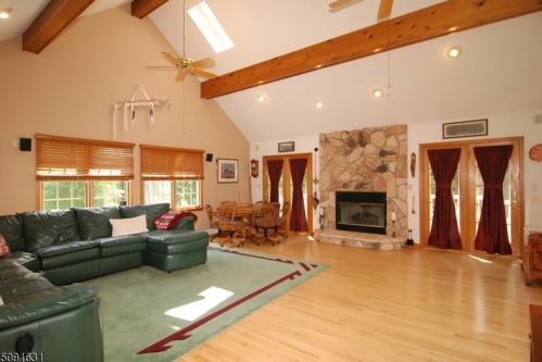4 Everest Dr, Hackettstown NJ  07840-2844 exterior
