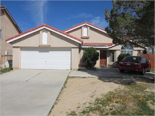 1001 Heatherfield Ave, Tropico Village, CA 93560-6613