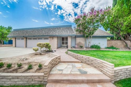 2064 Top Cir, Lancaster, CA 93536-5763