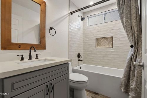 3072 Lamplighter St, Simi Valley CA  93065-5287 exterior