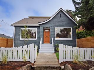 8356 18th Ave, Seattle, WA 98117-3642