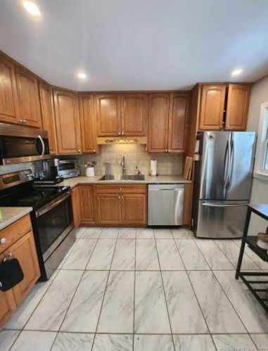 192 Plumb Rd, Middletown, CT 06457-1923