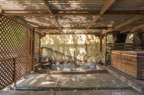 3300 Montrose Ave, Glendale CA 91214-3341 exterior