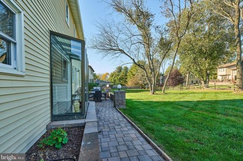 16 Ronit Dr, Trenton NJ 08628-2225 exterior