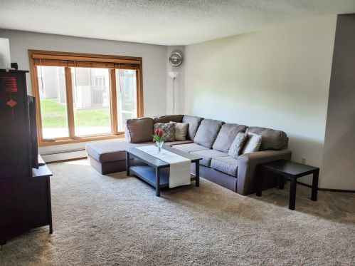 4350 Brookside Ct, Minneapolis, MN 55436-1467
