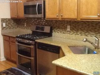 107 Osprey Ct, Secaucus NJ  07094-2936 exterior
