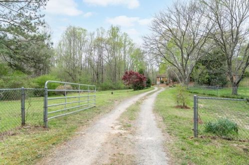 130 Lake Cir, Holly Springs, GA 30115-6837
