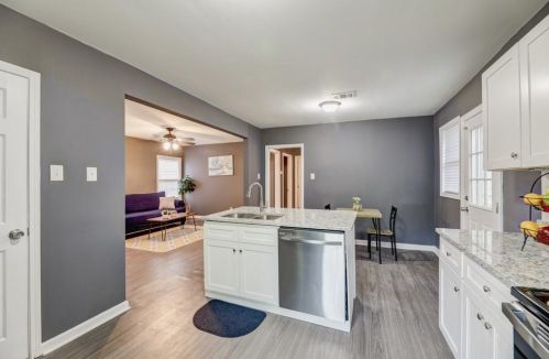 2664 Baker Ridge Dr, Atlanta GA  30318-7223 exterior