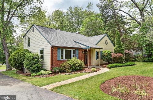 7227 Calvert St, Annandale, VA 22003-5841