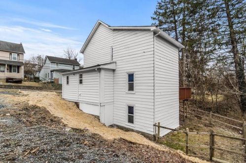 424 Central Ave, Bangor PA  18013-2122 exterior