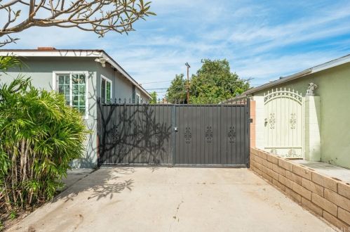 526 Buttonwood St, Anaheim CA  92805-2225 exterior