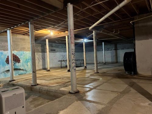 702 Timber Cv Dr, Taylor Lake Village TX 77586-4617 exterior