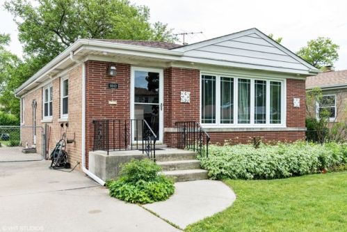 4041 Brummel St, Skokie IL  60076-3662 exterior