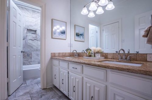 9630 Greenville Ave, Dallas TX 75243-6432 exterior