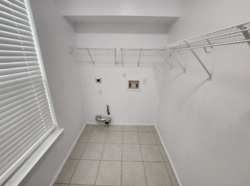 138 Hogan, Uhland TX 78640-5400 exterior